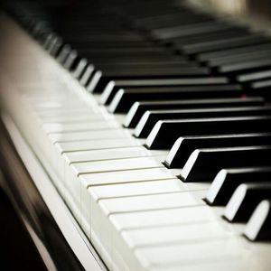 老师帮你打脚枪
